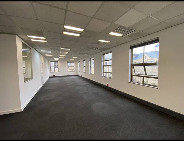 127M² OFFICE TO LET IN RONDEBOSCH